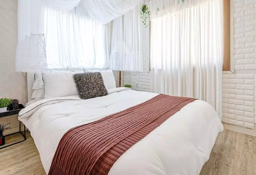 Jeju Kkot Hyang Gi Badasori Pension