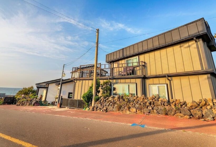 Jeju Kkot Hyang Gi Badasori Pension