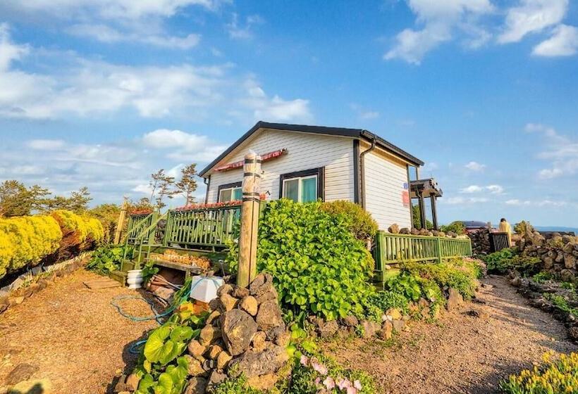 Jeju Kkot Hyang Gi Badasori Pension