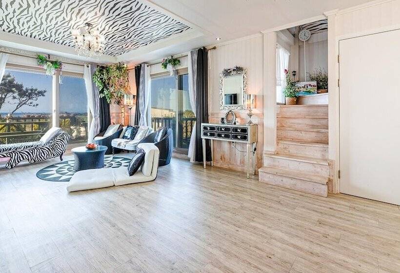 Jeju Kkot Hyang Gi Badasori Pension