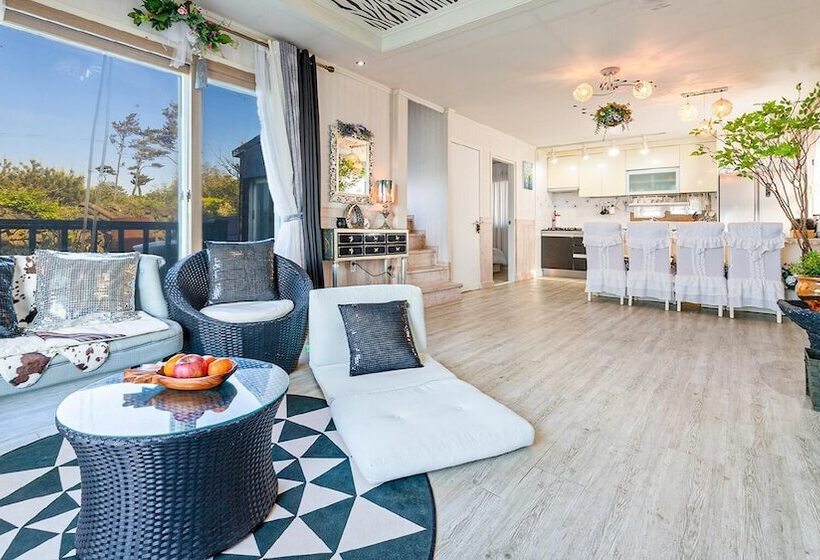 Jeju Kkot Hyang Gi Badasori Pension