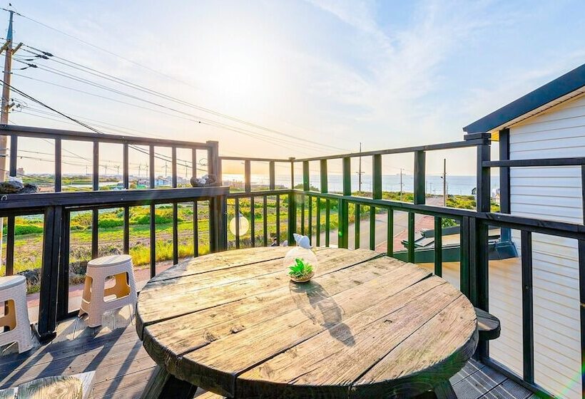 Jeju Kkot Hyang Gi Badasori Pension