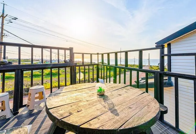 Jeju Kkot Hyang Gi Badasori Pension