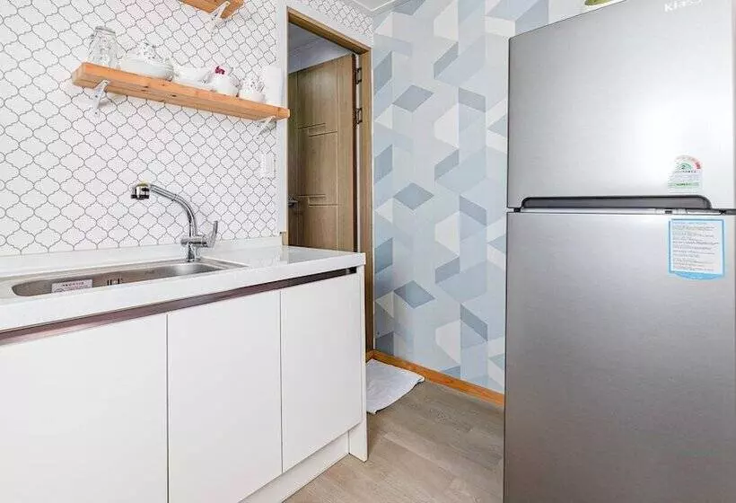 Jeju Kkot Hyang Gi Badasori Pension