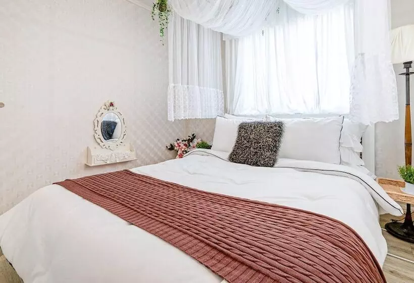 Jeju Kkot Hyang Gi Badasori Pension