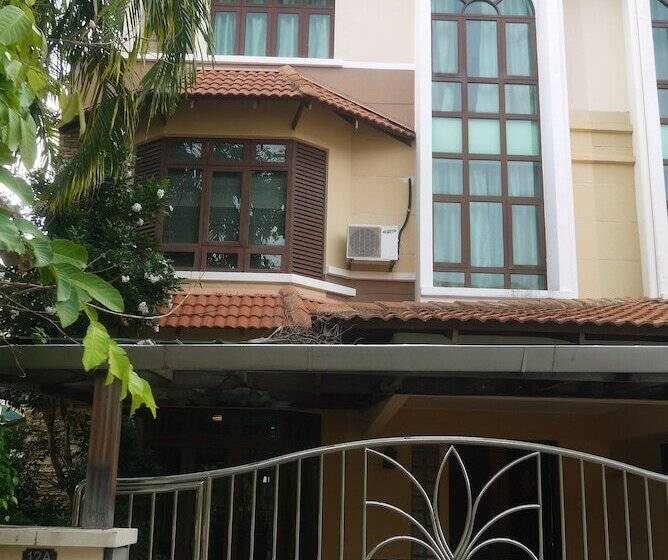 Majatalo Batu Ferringhi Homestay