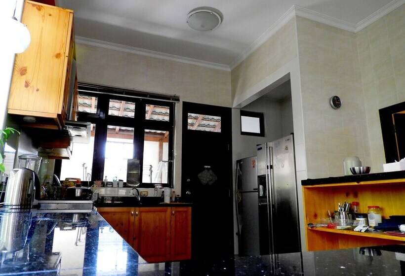 Majatalo Batu Ferringhi Homestay