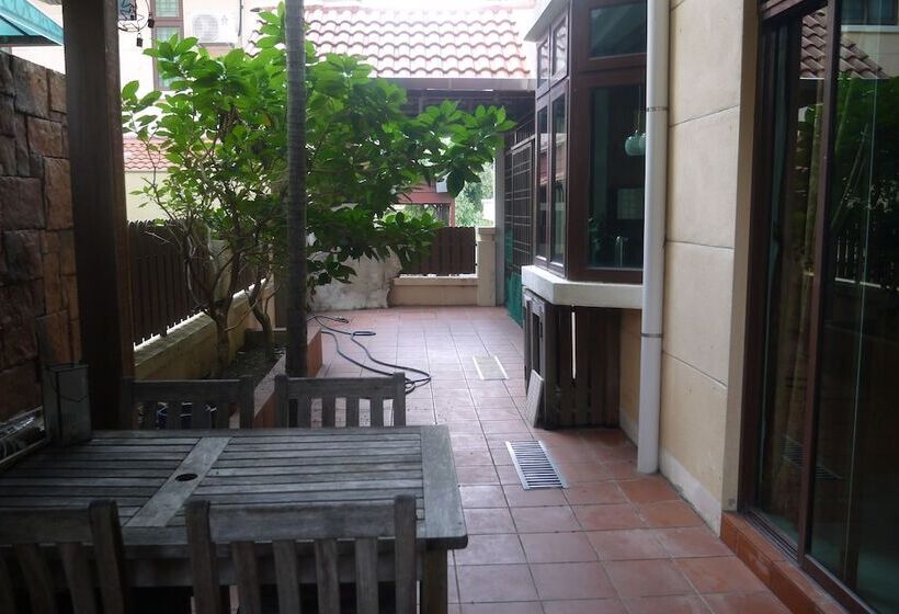 Majatalo Batu Ferringhi Homestay