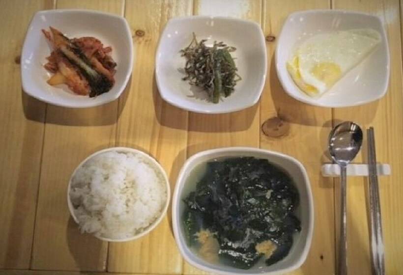 Pensió Jeju Ttorang Guest House