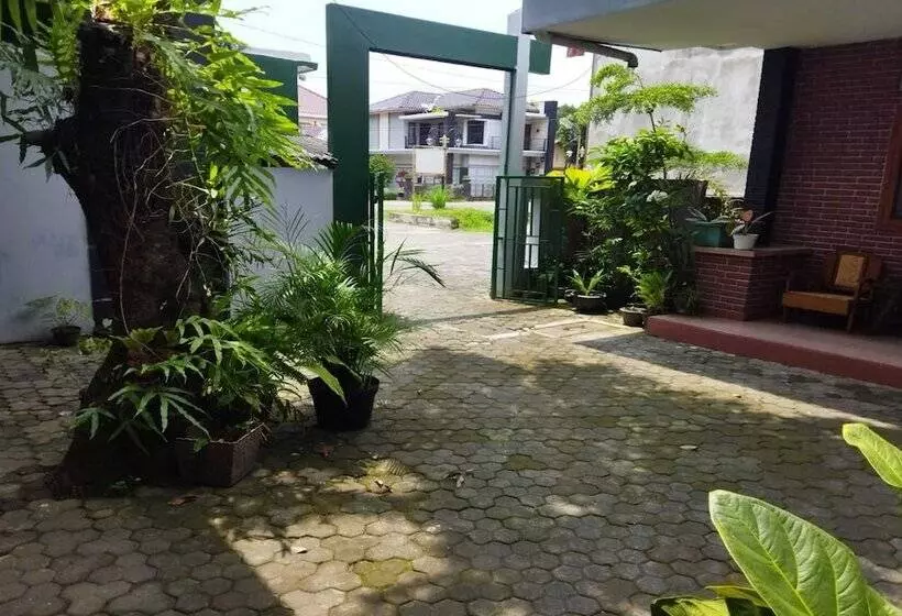Wimbo Hotel Borobudur