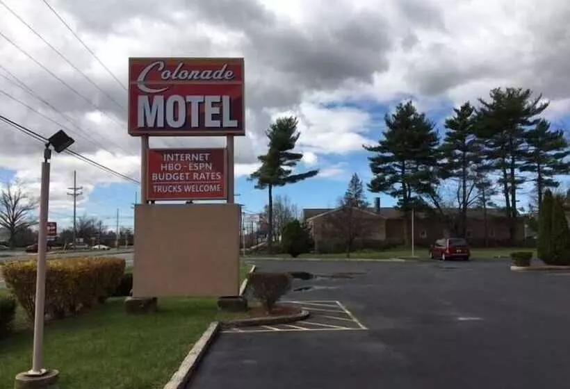 Colonade Motel
