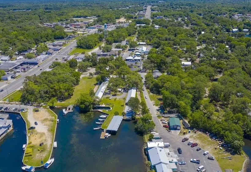 Hotelli King S Bay Lodge