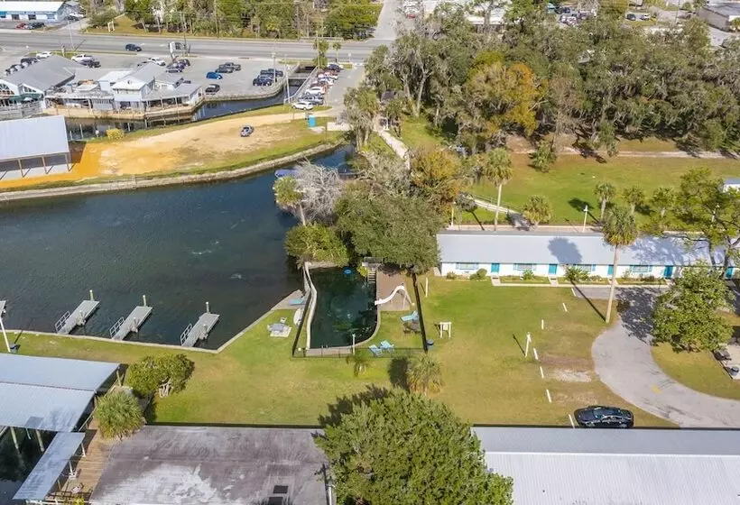 Hotelli King S Bay Lodge