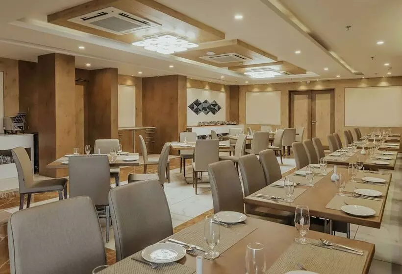 Hotelli Regenta Central Somnath, Bhalpara