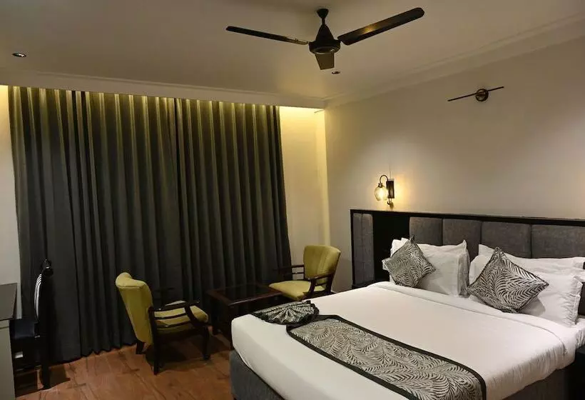 ホテル The Budhil Park