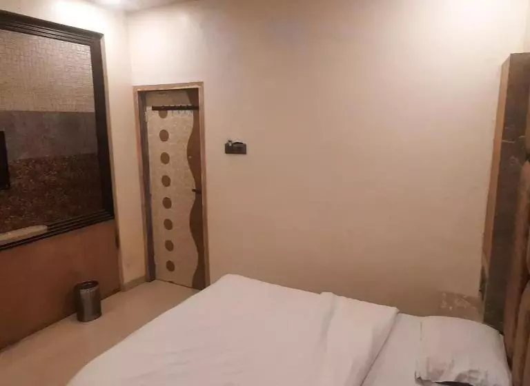 ホテル Roshan Residency Matheran