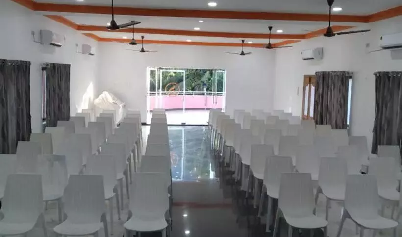 ホテル Srishty Garden Resorts