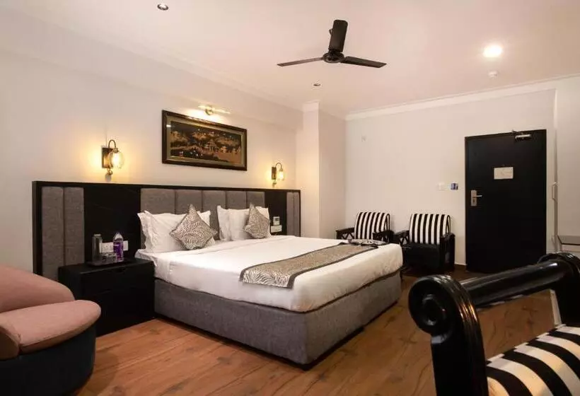 ホテル The Budhil Park