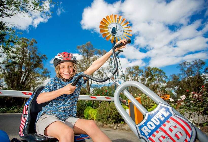 فندق Big4 Ballarat Windmill Holiday Park