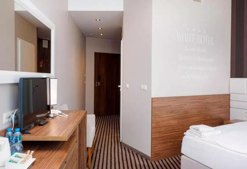 Hotelli White