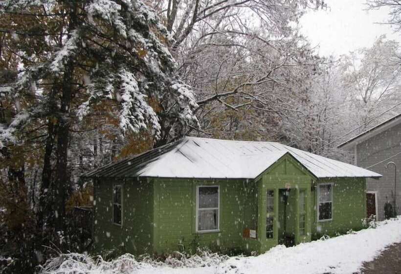 ホテル The Woods Lodge