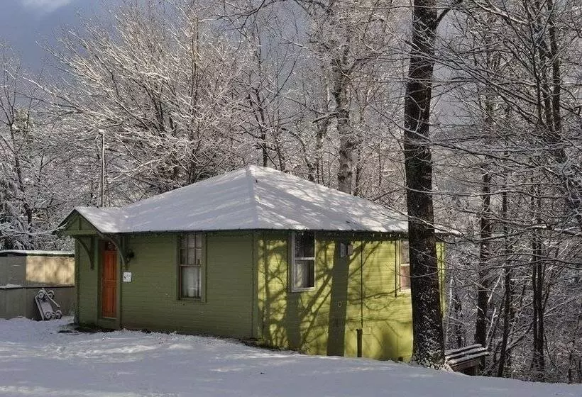 Hotelli The Woods Lodge