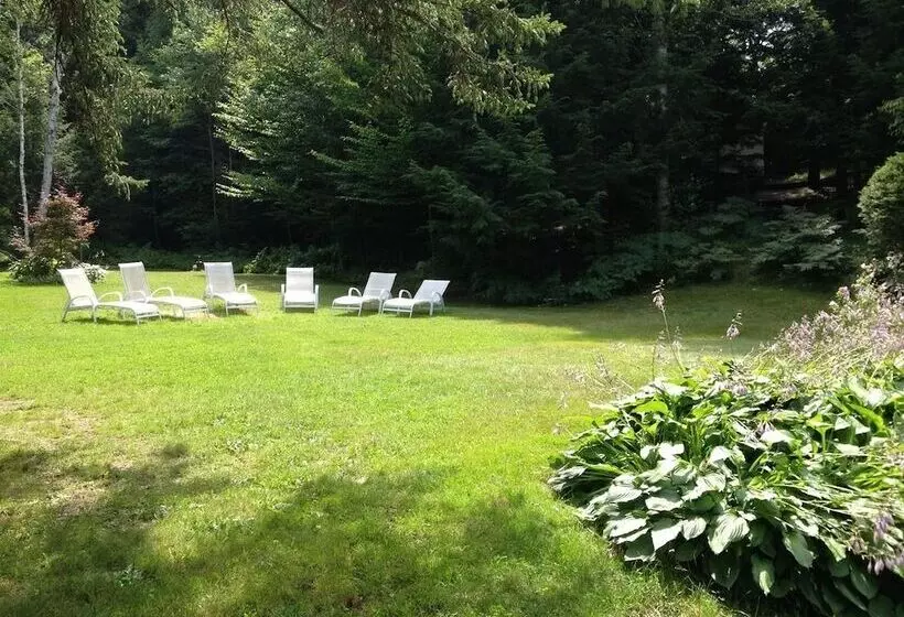 Hotelli The Woods Lodge