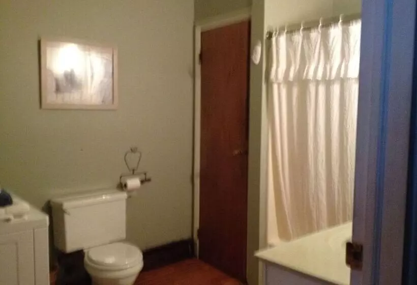 Hotelli The Woods Lodge