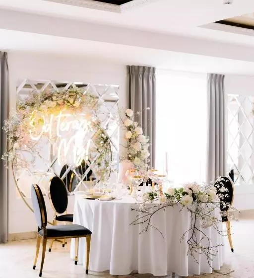 ホテル Atena Wedding, Business & Spa