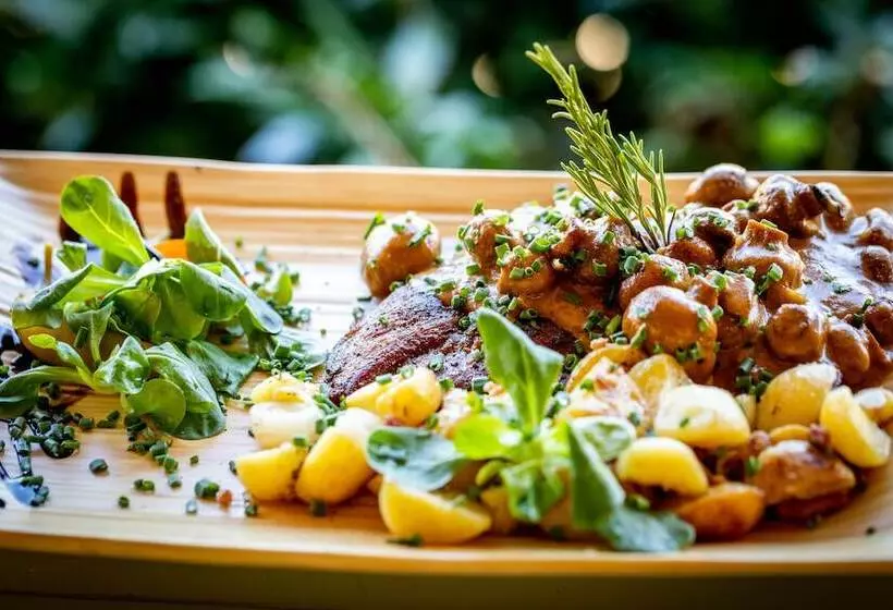 Hotelli Forsthaus Thiemsburg Im Nationalpark Hainich