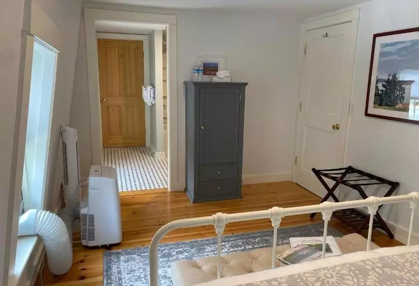 Hotelli Oakland House Seaside Inn & Cottages