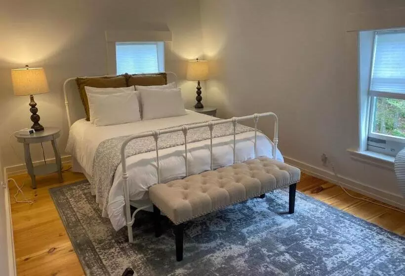 Hotelli Oakland House Seaside Inn & Cottages