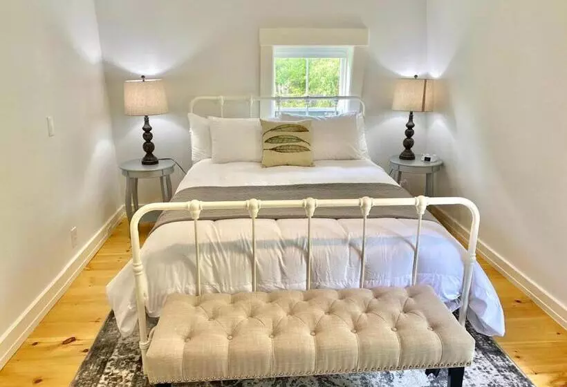 Hotelli Oakland House Seaside Inn & Cottages