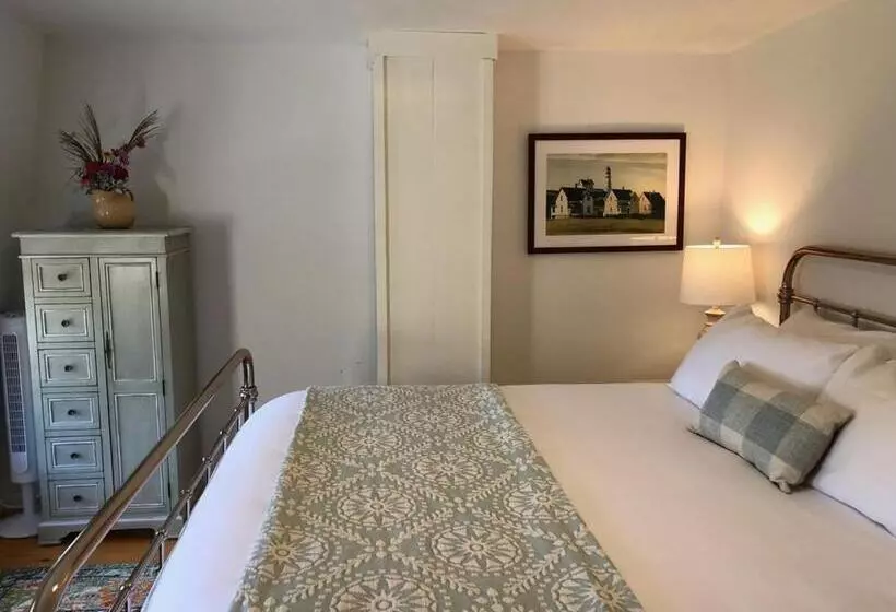 Hotelli Oakland House Seaside Inn & Cottages