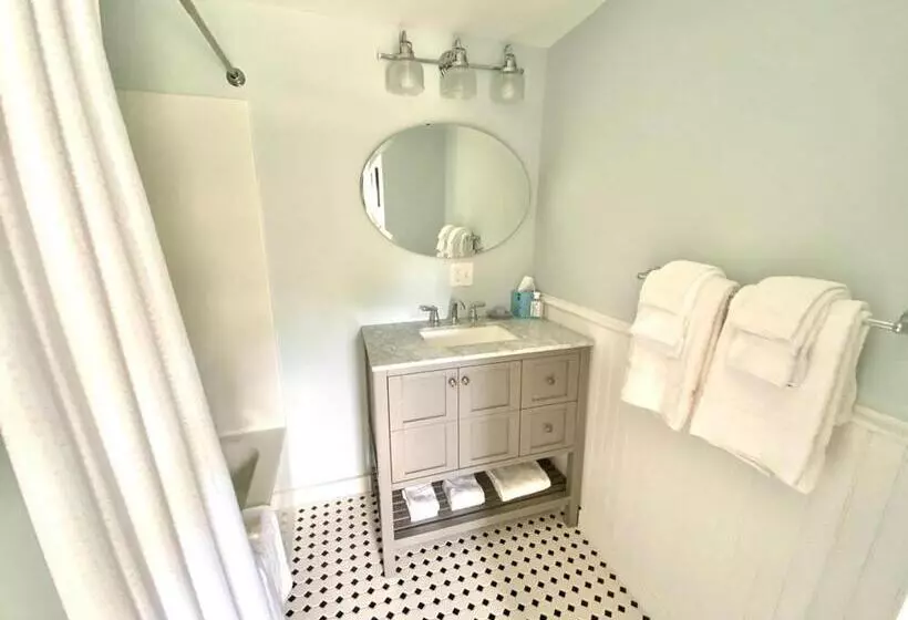 Hotelli Oakland House Seaside Inn & Cottages