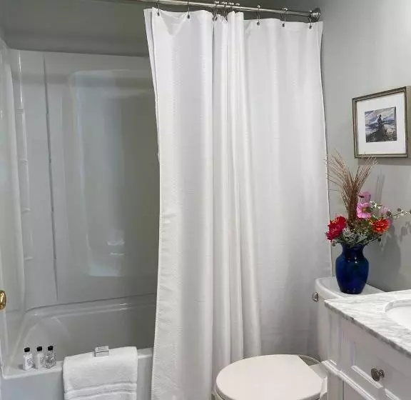 Hotelli Oakland House Seaside Inn & Cottages