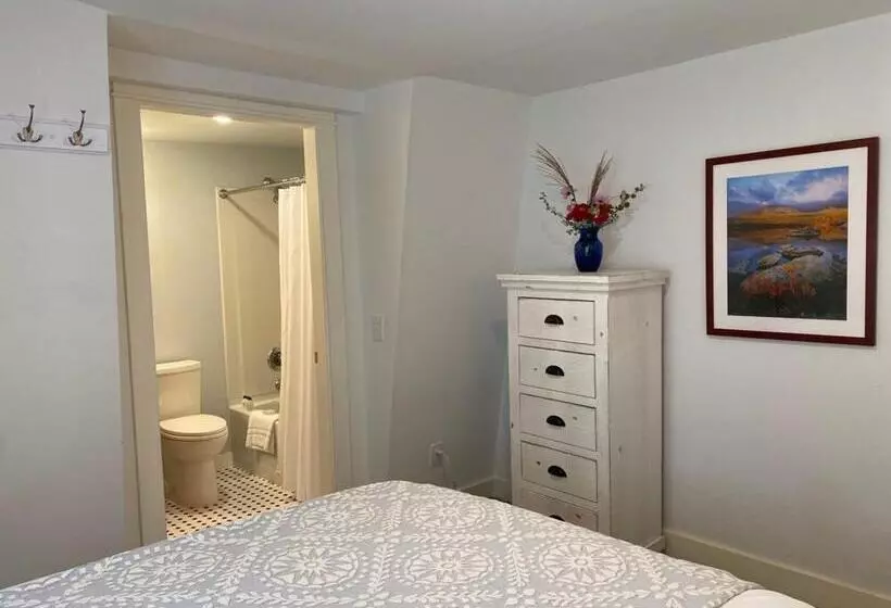 Hotelli Oakland House Seaside Inn & Cottages