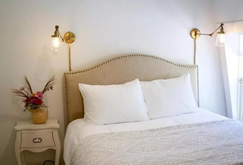 Hotelli Oakland House Seaside Inn & Cottages