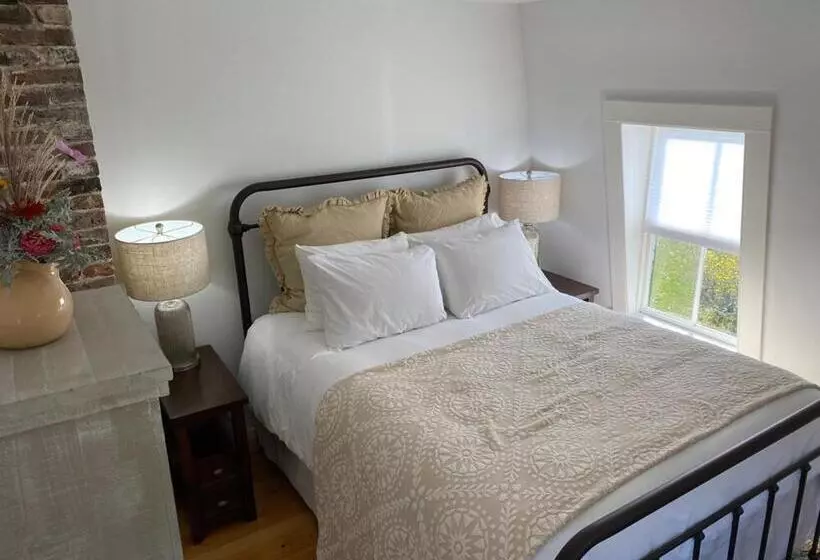 Hotelli Oakland House Seaside Inn & Cottages