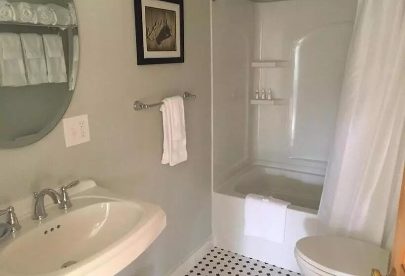 Hotelli Oakland House Seaside Inn & Cottages