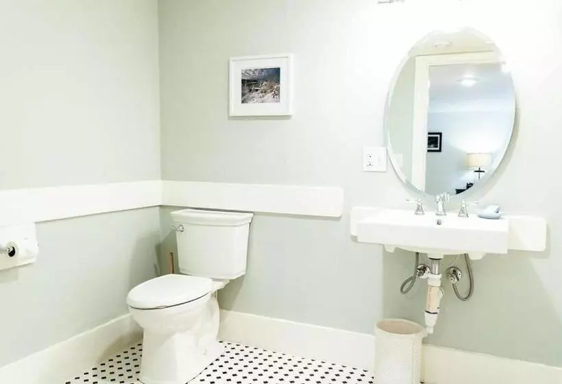 Hotelli Oakland House Seaside Inn & Cottages