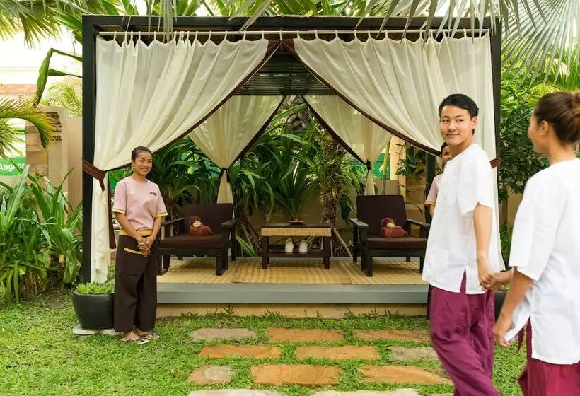 هتل Angkor Miracle Reflection Club