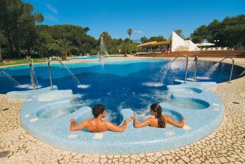 Отель Happy Camp Mobile Homes In Villaggio Camping Baia Domizia