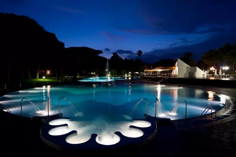 Отель Happy Camp Mobile Homes In Villaggio Camping Baia Domizia