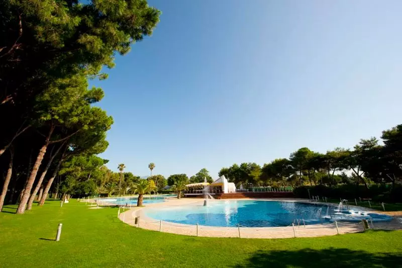 Отель Happy Camp Mobile Homes In Villaggio Camping Baia Domizia