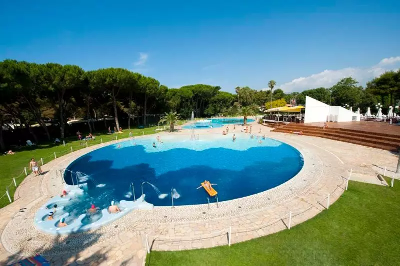 Отель Happy Camp Mobile Homes In Villaggio Camping Baia Domizia