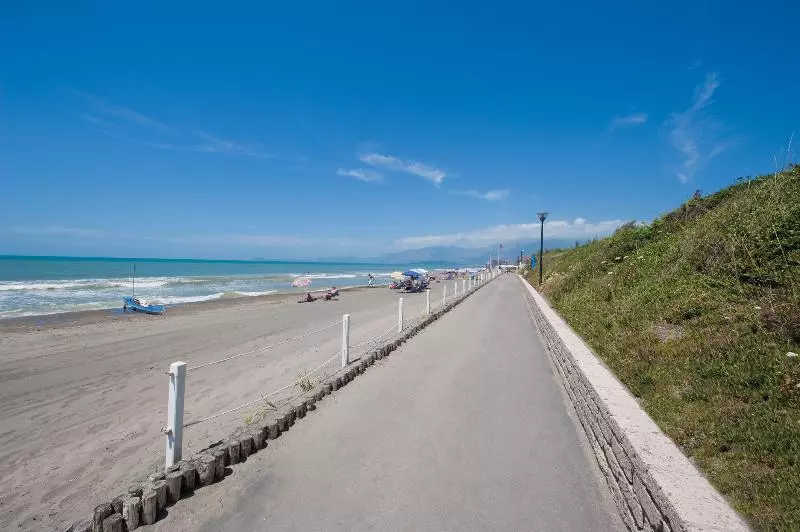 Отель Happy Camp Mobile Homes In Villaggio Camping Baia Domizia