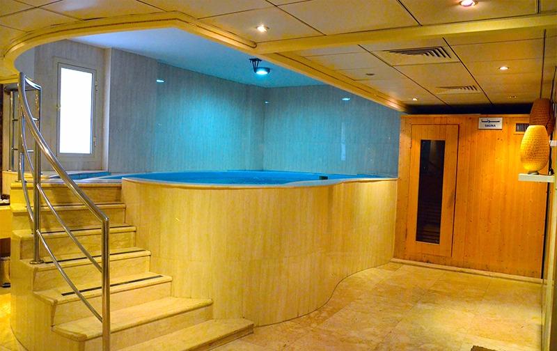 Отель Crown Tower