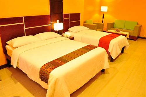 Отель East View