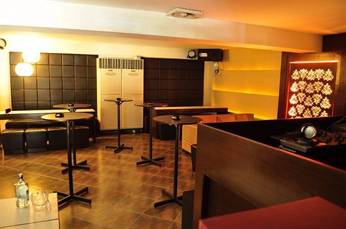 Отель East View